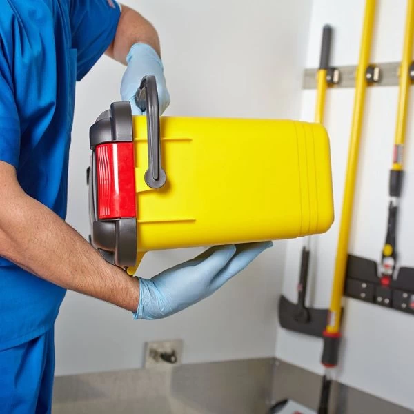 Rubbermaid Commercial HYGEN HYGEN Charging Bucket, 6.8 Gal, Yellow 2 Rubbermaid Commercial HYGEN HYGEN Charging Bucket, 6.8 Gal, Yellow - Image 2